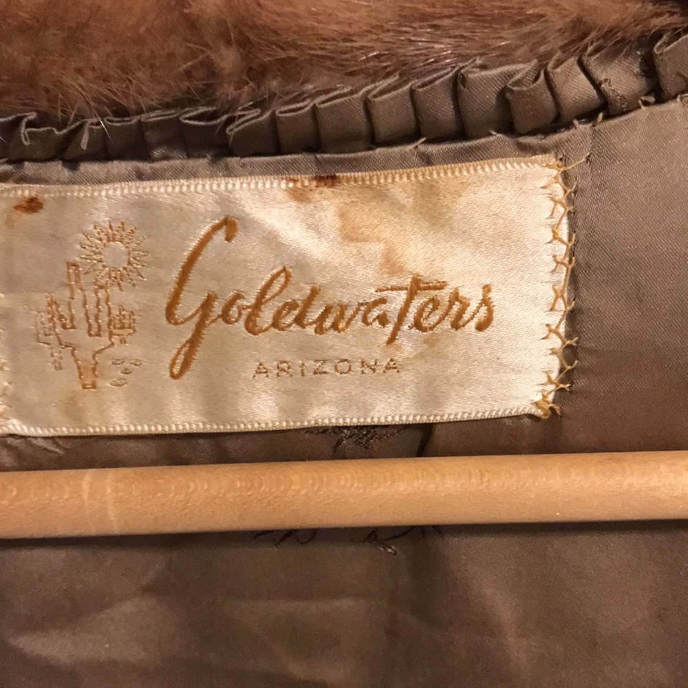 Fur cape - Picture 3 of 10